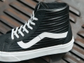 FA17_Classics_NJOT_VN0A2XSB0GG_Sk8-HiReissue_MotoLeather-Black-BlancDeBlanc_Macro
