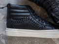 SP17_Classics_VN0A38GSL3A_Sk8-HiZipWeaveDX-Leather-Black_Macro