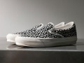 https-__hypebeast.com_image_2022_09_cdg-vans-collab-og-classic-slip-on-release-info-001