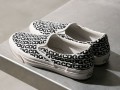 https-__hypebeast.com_image_2022_09_cdg-vans-collab-og-classic-slip-on-release-info-003