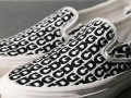 https-__hypebeast.com_image_2022_09_cdg-vans-collab-og-classic-slip-on-release-info-008