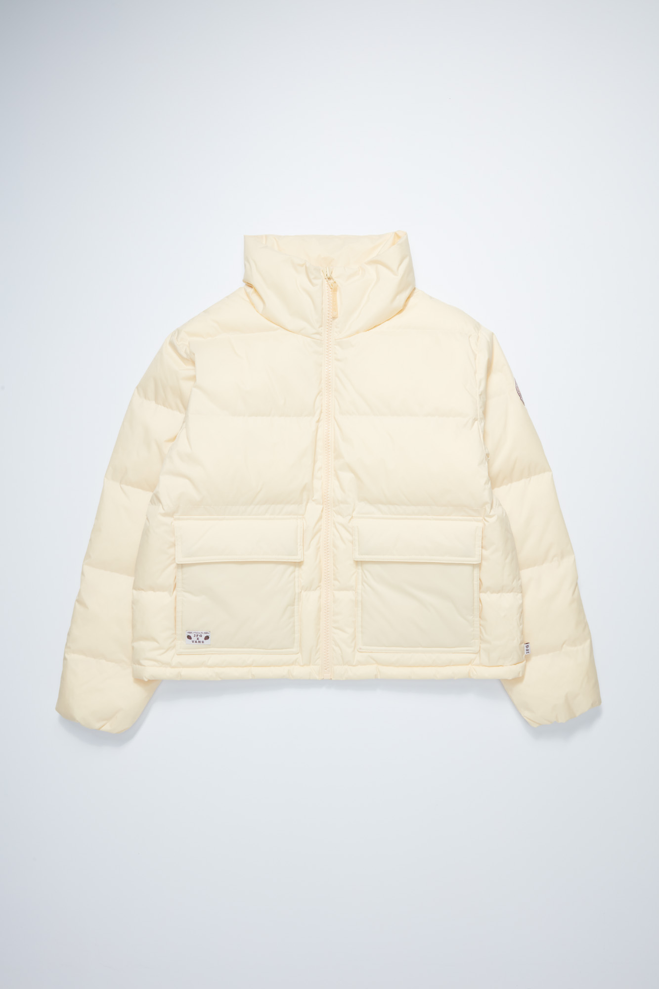 SP23_Vault_JFG_VN0A7SQ2BR0_PUFFER_BANANACRP_FLAT_FRT_101-1