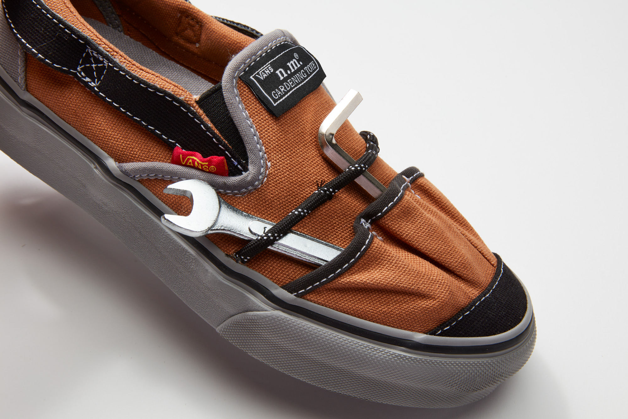 SP23_Nicole_McLaughlin_SlipOn_VP_VR3_LX_Brown_Grey_DETAIL8