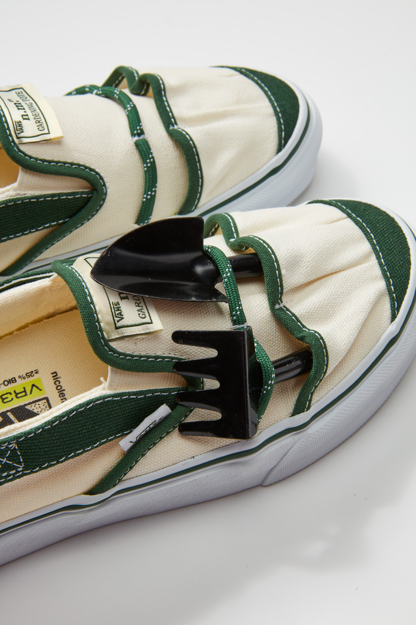 SP23_Nicole_McLaughlin_SlipOn_VP_VR3_LX_White_Green_DETAIL7